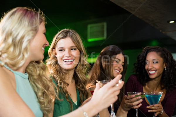 Portret vrienden drinken bar vrouw glas Stockfoto © wavebreak_media