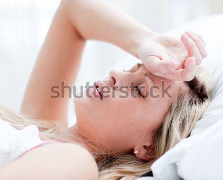Moe vrouw slapen bed home meisje Stockfoto © wavebreak_media