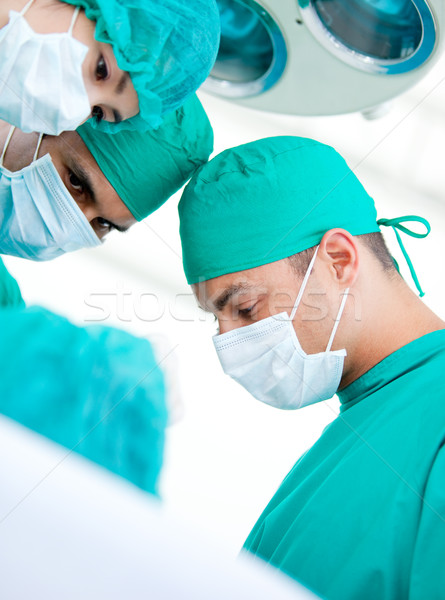 Orvosi csapat dolgozik beteg kórház férfi Stock fotó © wavebreak_media
