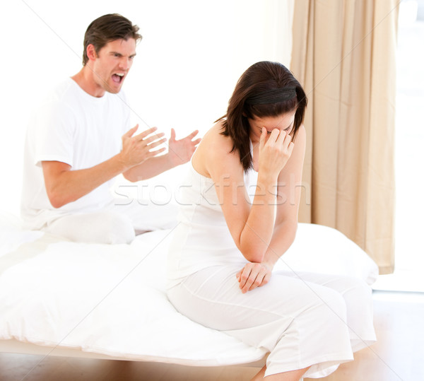 Furioso casal argumento sessão cama homem Foto stock © wavebreak_media