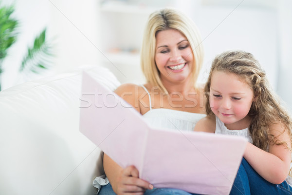 Stockfoto: Moeder · dochter · lezing · boek · sofa · huis