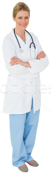 Foto stock: Médico · bata · de · laboratorio · los · brazos · cruzados · blanco · médicos