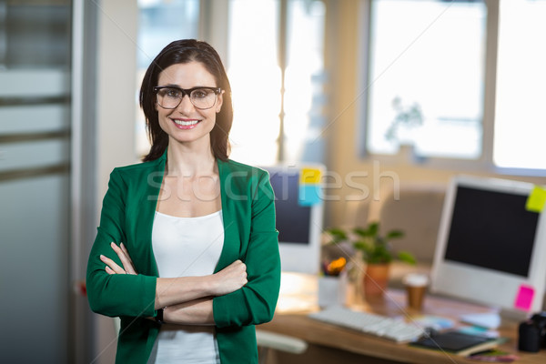 Lächelnd Brünette stehen Büro Business Stock foto © wavebreak_media