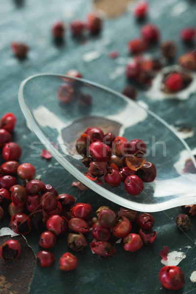 Stok fotoğraf: Pembe · biber · tanesi · kaşık · ahşap · masa · tablo