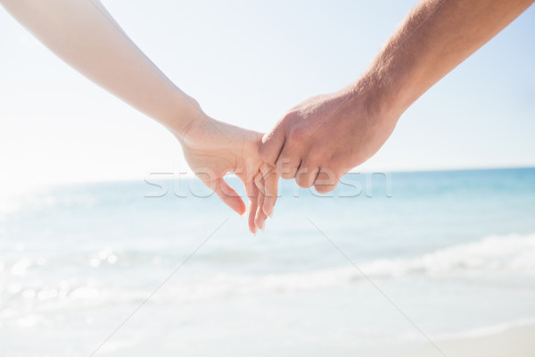 Feliz casal de mãos dadas praia mulher primavera Foto stock © wavebreak_media