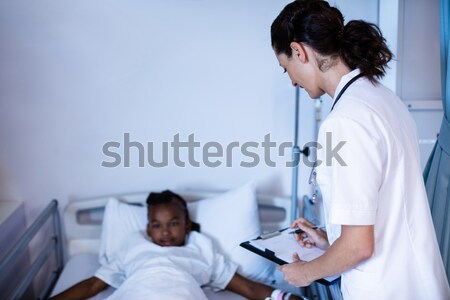 Hemşire oksijen maskesi hasta ağız hastane kadın Stok fotoğraf © wavebreak_media