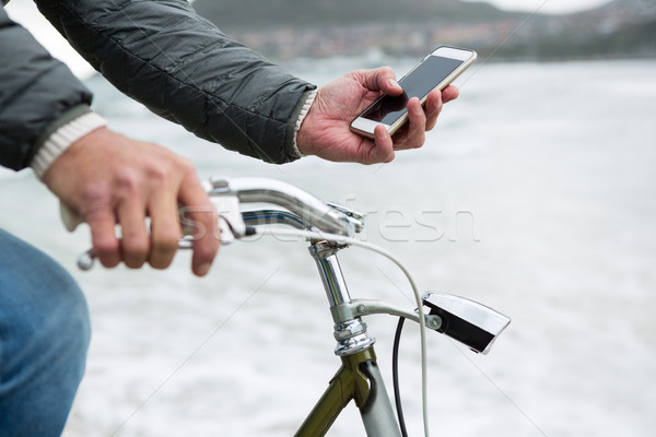 Mann Fahrrad Handy Strand Winter Stock foto © wavebreak_media