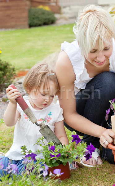 Stock fotó: Kislány · lila · virágok · kert · szerszám · virág