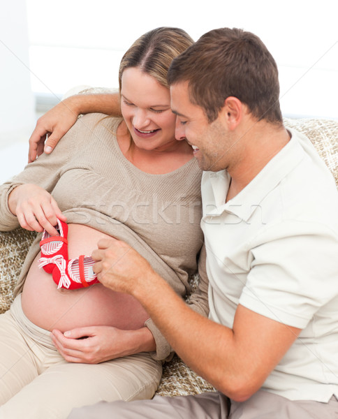 Foto stock: Bonitinho · homem · jogar · barriga · casa