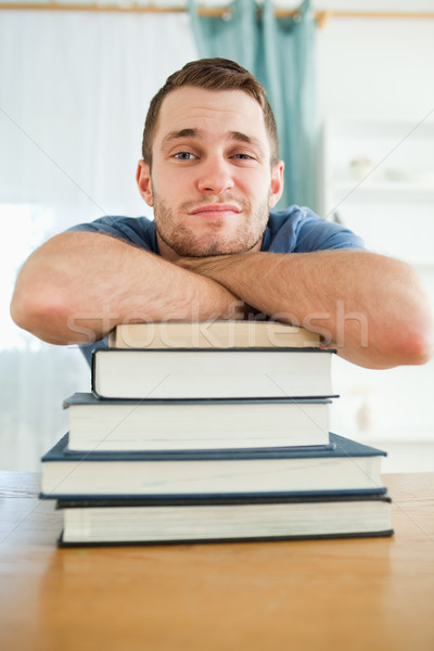 男 學生 疑惑 面對 書籍 學校 商業照片 © wavebreak_media