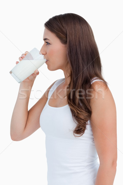 Widok z boku młoda kobieta mleka biały pitnej Zdjęcia stock © wavebreak_media