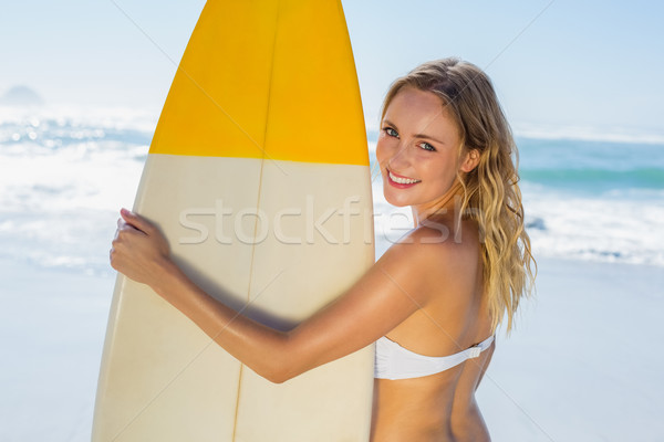 Uśmiechnięty surfer biały bikini Zdjęcia stock © wavebreak_media