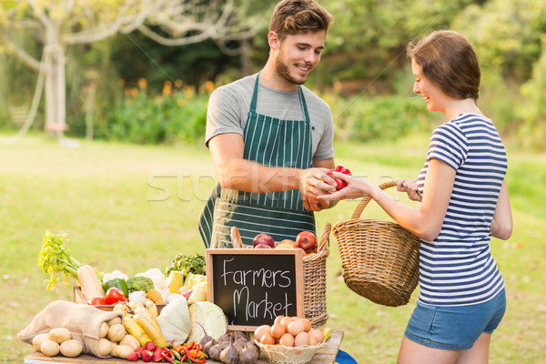 Brunette achat poivrons marché [[stock_photo]] © wavebreak_media