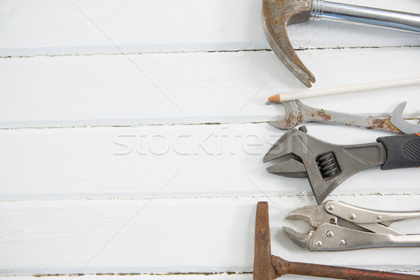 Vue clés marteau table blanche table en bois [[stock_photo]] © wavebreak_media