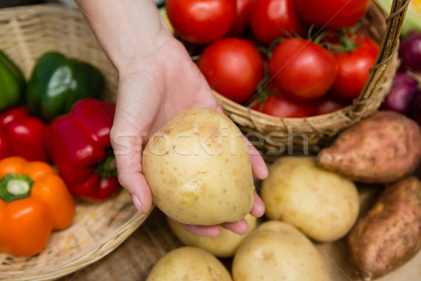 Femme fraîches de pomme de terre légumes [[stock_photo]] © wavebreak_media