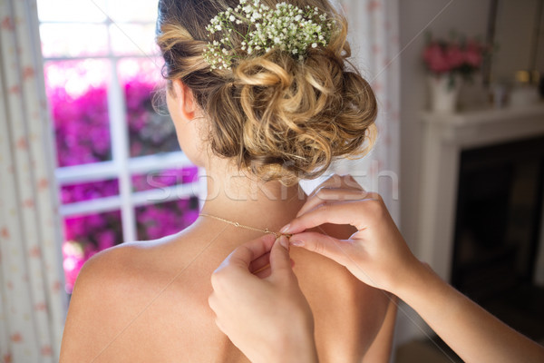 [[stock_photo]]: Demoiselle · d'honneur · mariée · chaîne · dressing · mains · femme