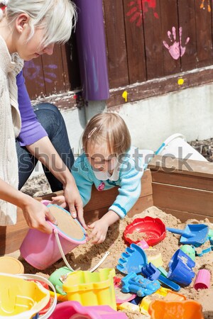 Zâmbitor mamă fiica cookie-uri bucătărie portret Imagine de stoc © wavebreak_media