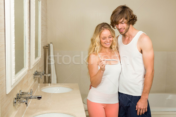 Cute para czeka test ciążowy wynikać łazienka Zdjęcia stock © wavebreak_media