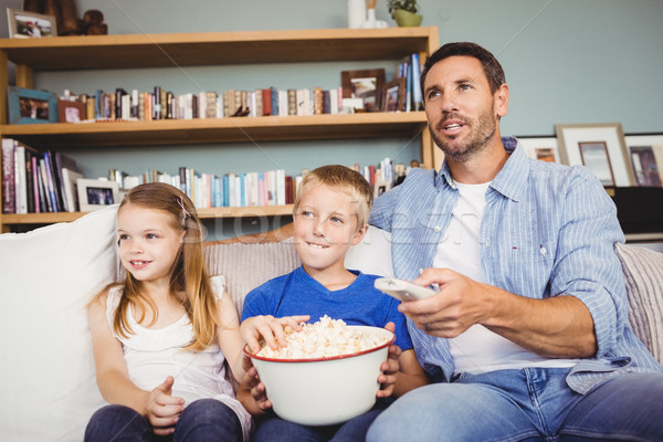 微笑 家庭 看電視 家 房子 食品 商業照片 © wavebreak_media