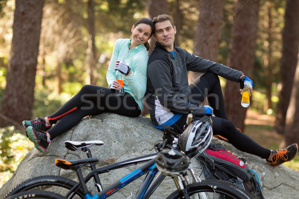 пару сидят рок лес портрет Сток-фото © wavebreak_media