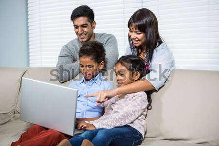 Zadowolony rodziny za pomocą laptopa posiedzenia sofa domu Zdjęcia stock © wavebreak_media