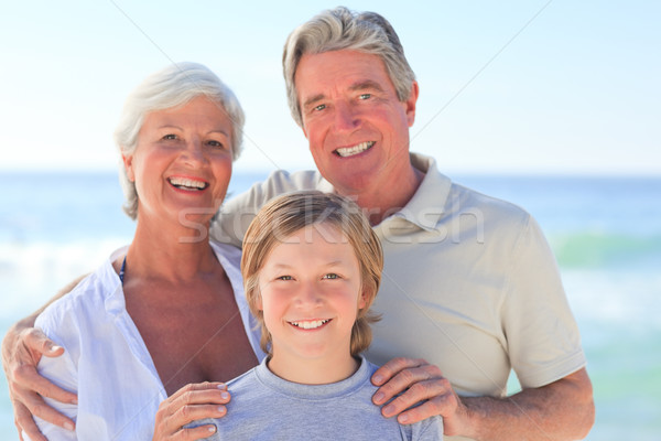 Grootouders kleinzoon strand hemel water glimlach Stockfoto © wavebreak_media