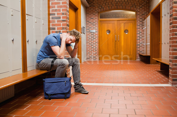 Obosit student şedinţei bancă mâini faţă Imagine de stoc © wavebreak_media