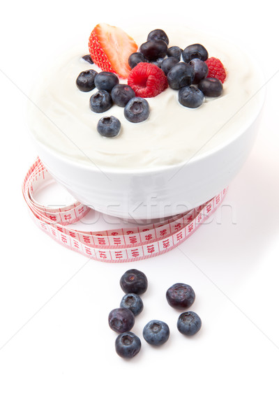 商業照片: 漿果 · 奶油 · 碗 · 捲尺 · 白 · 背景