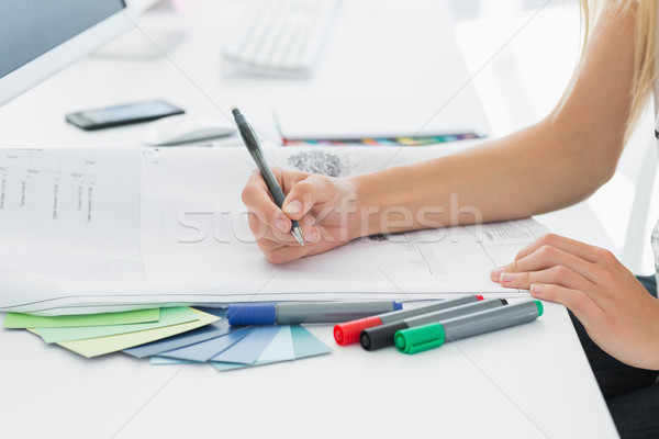 Künstler Zeichnung etwas Papier Stift Büro Stock foto © wavebreak_media