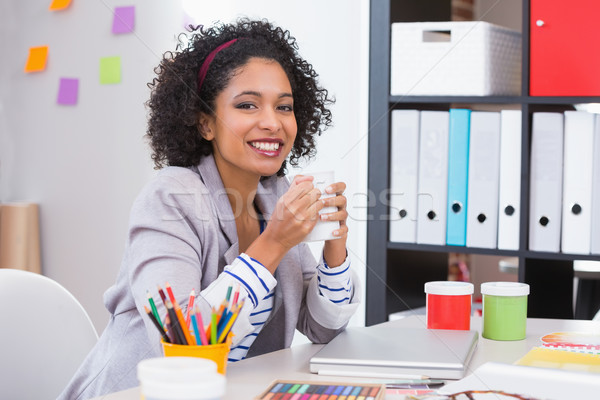 女性 インテリアデザイナー コーヒーカップ デスク 肖像 笑みを浮かべて ストックフォト © wavebreak_media
