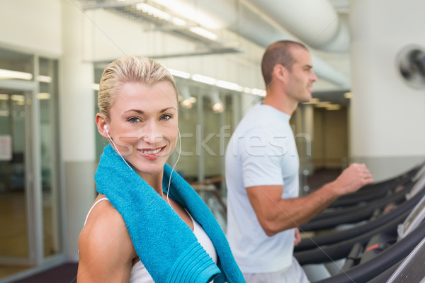 S'adapter courir gymnase vue de côté sport [[stock_photo]] © wavebreak_media