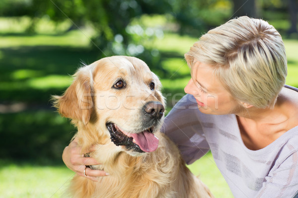 Stockfoto: Gelukkig · blond · hond · park · vrouw