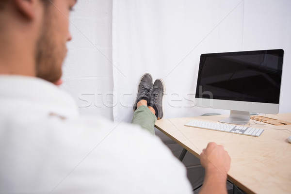 Foto stock: Empresario · las · piernas · cruzadas · tobillo · jóvenes