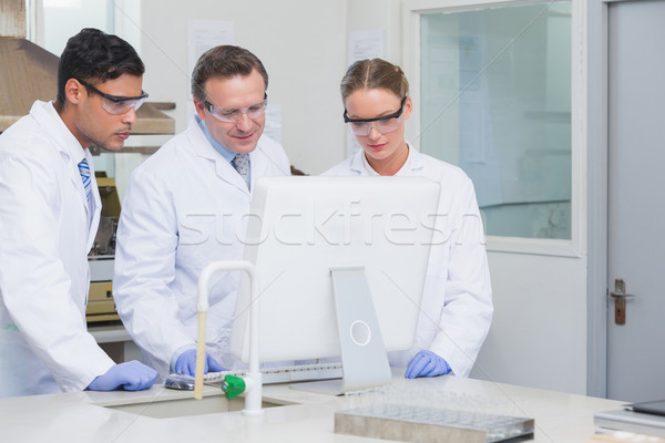 Bilim adamları çalışma bilgisayar birlikte laboratuvar kadın Stok fotoğraf © wavebreak_media