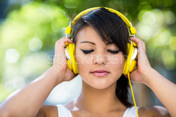Kobieta żółty słuchawki Zdjęcia stock © wavebreak_media