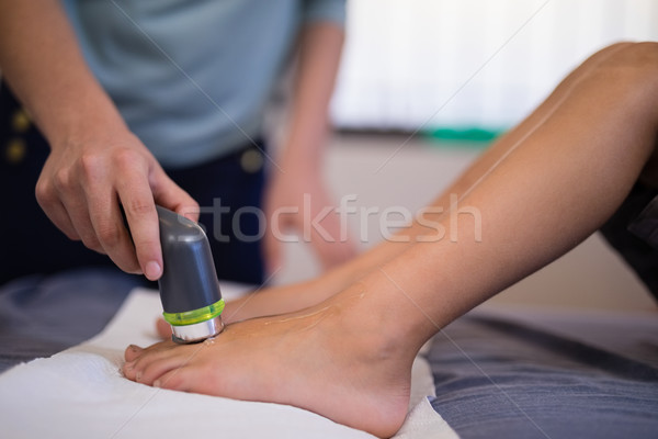 Faible garçon ultrasons scanner pieds [[stock_photo]] © wavebreak_media