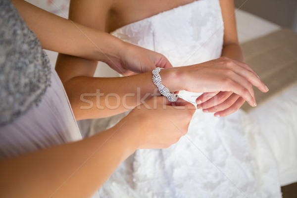 подружка невесты одевание невеста комнату свадьба Сток-фото © wavebreak_media