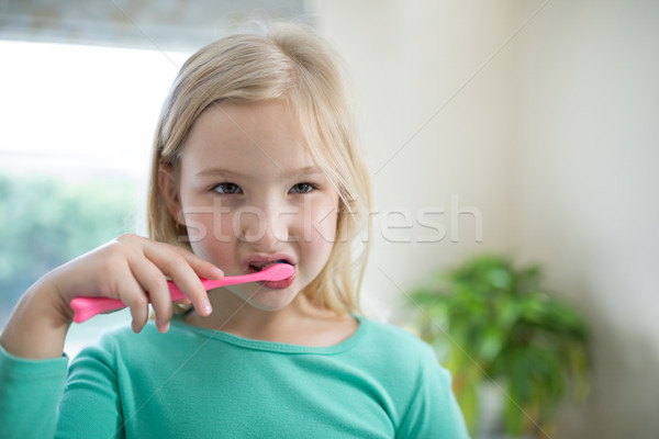 Dziewczyna łazienka portret dziecko domu Zdjęcia stock © wavebreak_media