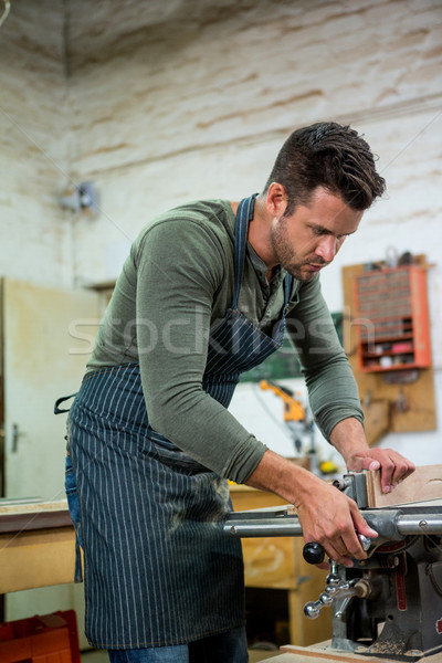 Carpinteiro trabalhando poeirento oficina edifício homem Foto stock © wavebreak_media