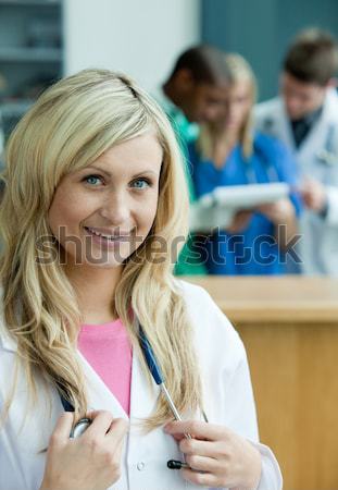 Portret zâmbitor femeie student universitar lectie Imagine de stoc © wavebreak_media