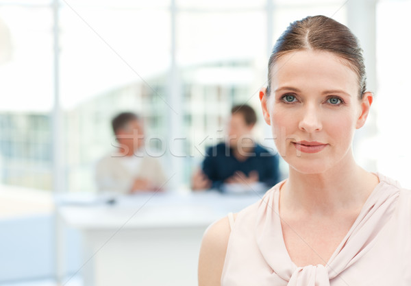 серьезный деловая женщина глядя камеры говорить Сток-фото © wavebreak_media