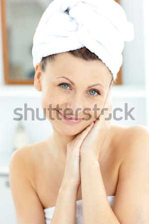 Káprázatos fiatal nő törölköző fehér test meztelen Stock fotó © wavebreak_media