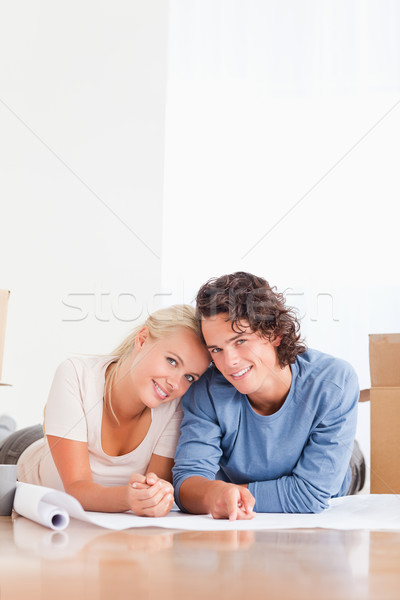 Portret cuplu viitor acasă uita Imagine de stoc © wavebreak_media