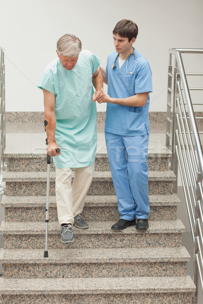 Mężczyzna pielęgniarki pacjenta schody szpitala medycznych Zdjęcia stock © wavebreak_media