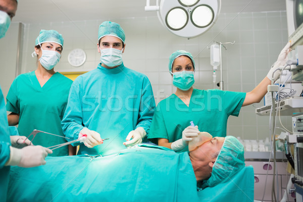 Chirurgisch team naar camera theater bloed Stockfoto © wavebreak_media