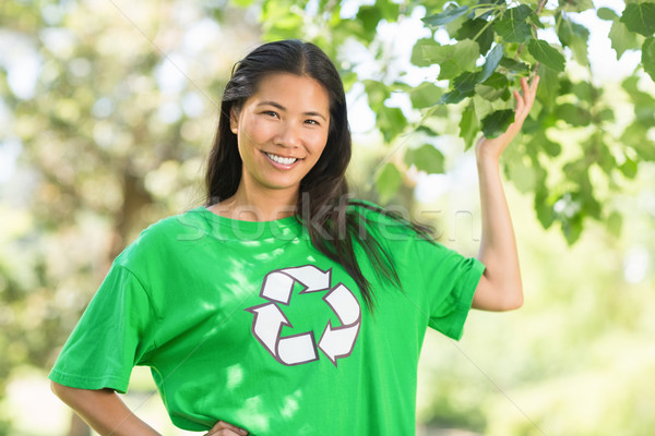 Nő zöld újrahasznosítás póló megérint levelek Stock fotó © wavebreak_media