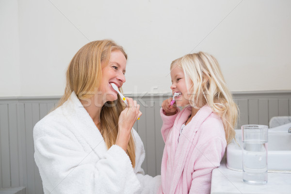 Heureux mère fille maison salle de bain [[stock_photo]] © wavebreak_media