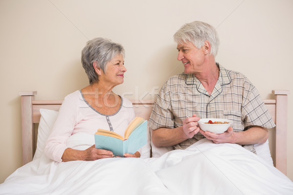 Stockfoto: Ontspannen · bed · home · slaapkamer · vrouw