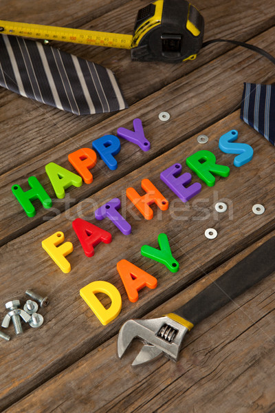 Jour de pères heureux blocs mètre à ruban cravate bois planche Photo stock © wavebreak_media