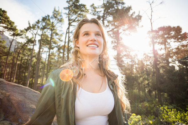 Foto stock: Jovem · feliz · corredora · olhando · algo · distância